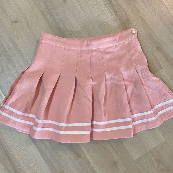๐ H&M Pink Skirt ($25 for 3 items) - Picture 2 of 4